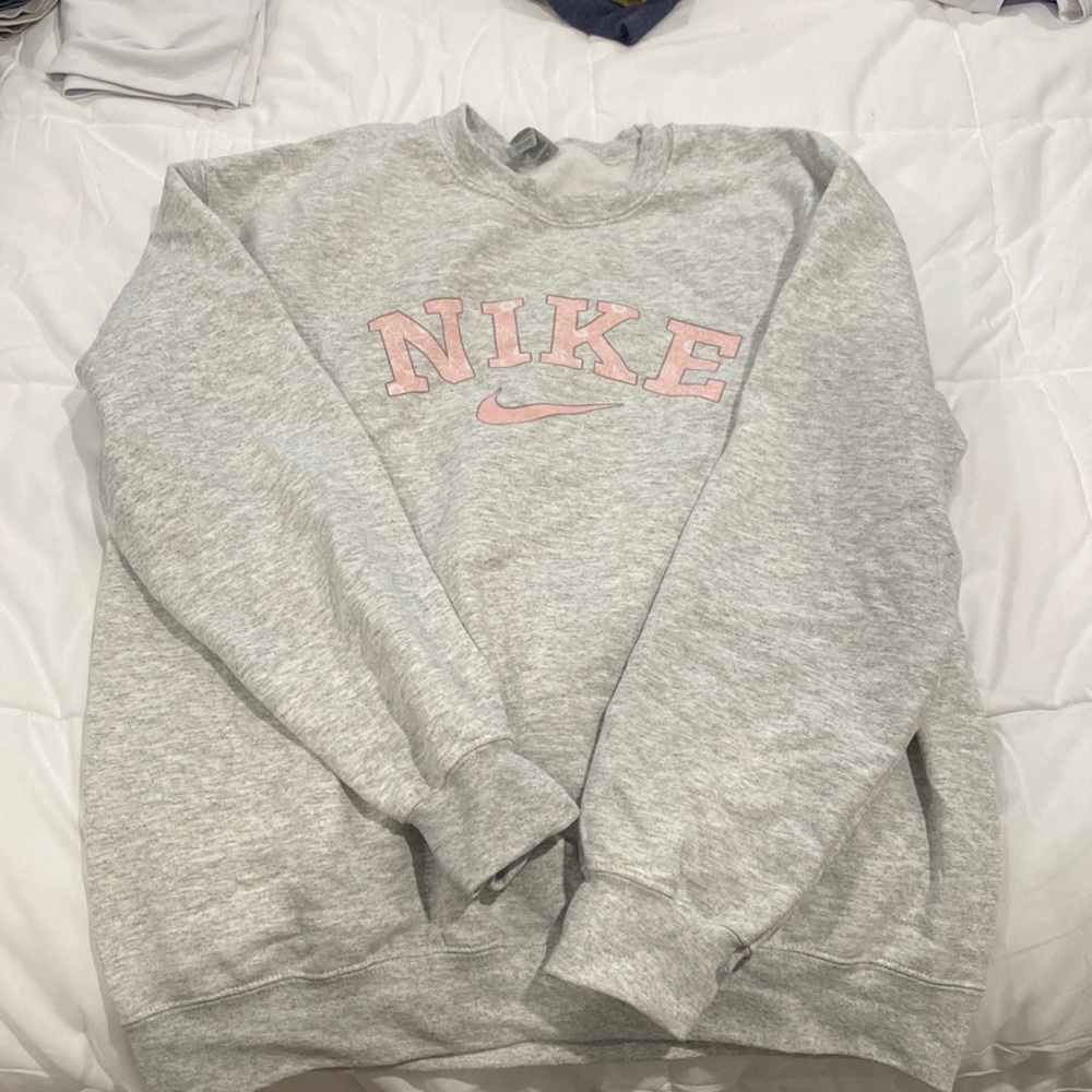 2/$20 Womens vintage nike sweatshirt!! Size medium, never worn